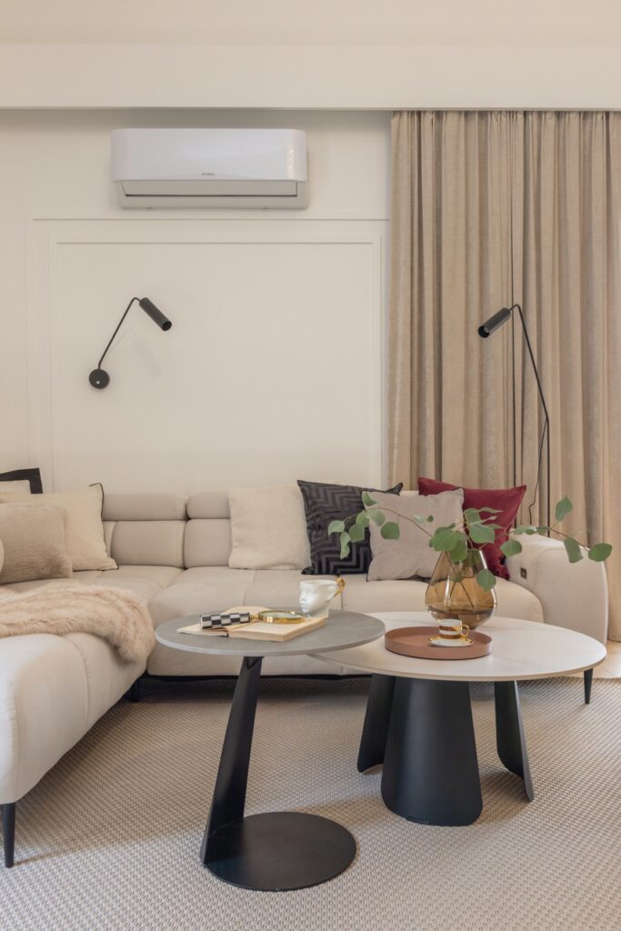 Dom-Mlawa_proj.Weronika-Budzichowska_fot.PionPoziom-2-Duzy-683x1024 W ciepłej tonacji kaszmiru. Rodzinny dom w Mławie w stylu modern classic