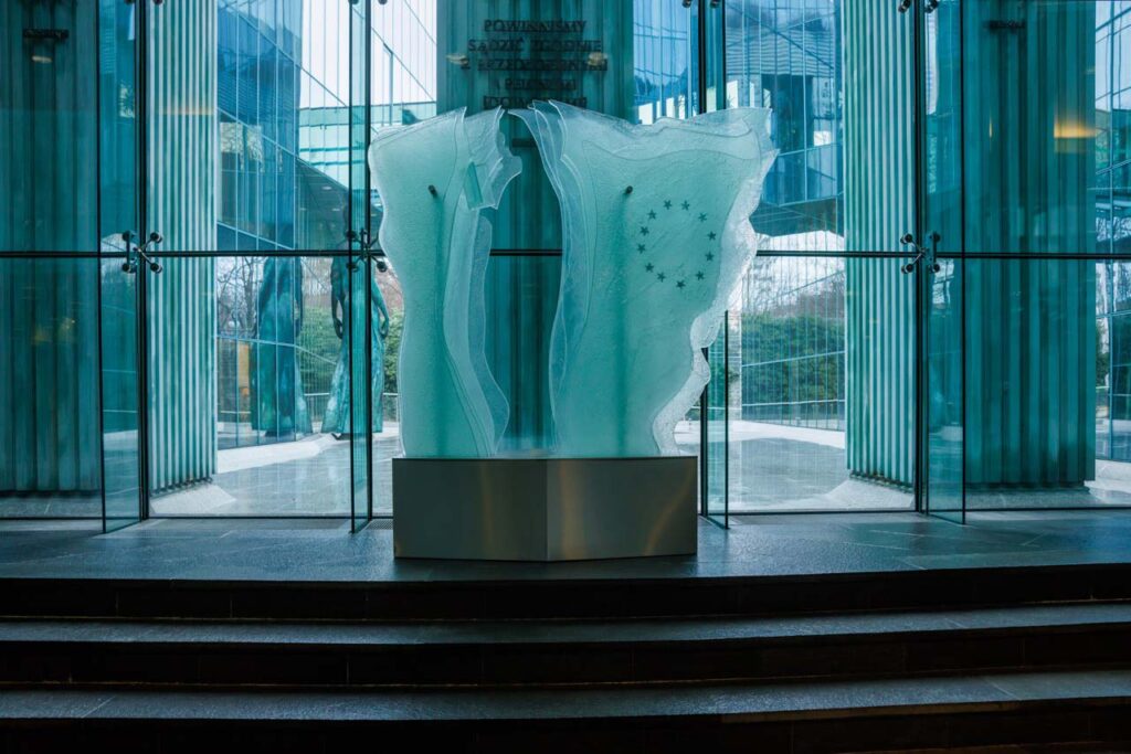 Rzezba-Edyty-Baranskiej-w-Sadzie-Najwyzszym-w-Warszawie-1024x683 Rzeźba Edyty Barańskiej w Sądzie Najwyższym w Warszawie