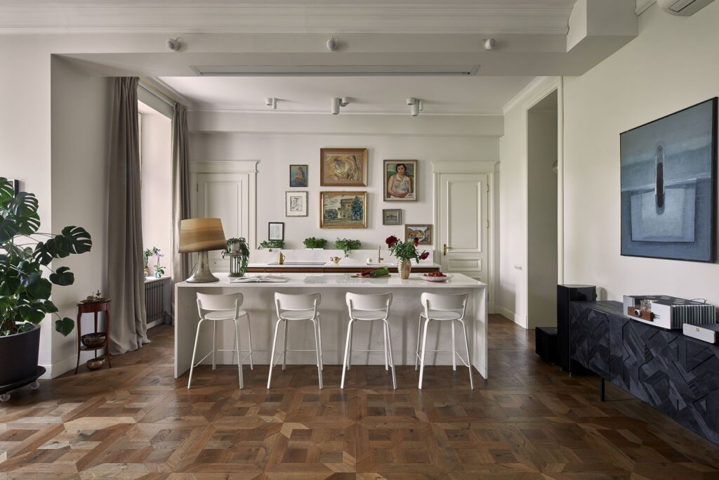 7-1024x683 Z charakterem i artystyczną nonszalancją. Zaglądamy do mieszkania autorstwa Joanny Kulczyńskiej.