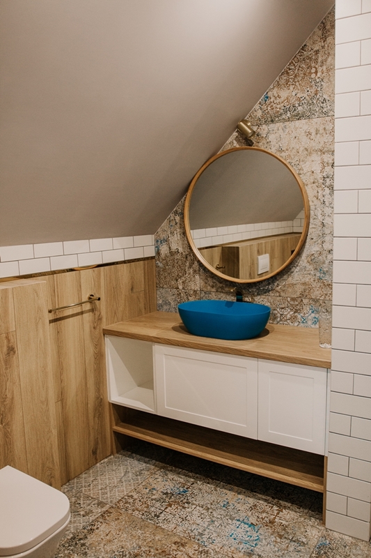 Aranzacja-inspirowana-stylem-angielskim_Aleksandra-Kowalska-Wnetrzagram-fot.-Rzucam-okiem_Luxrad-6 Aranżacja kuchni i łazienek inspirowana stylem angielskim - zaskakujące akcenty w odcieniach niebieskiego