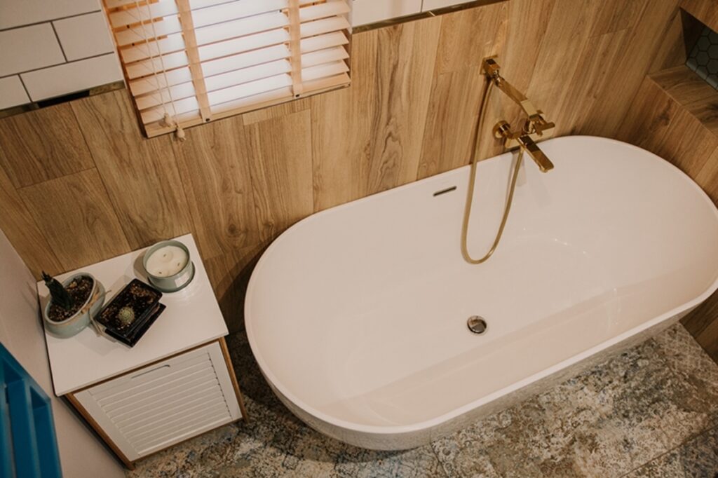 Aranzacja-inspirowana-stylem-angielskim_Aleksandra-Kowalska-Wnetrzagram-fot.-Rzucam-okiem_Luxrad-9-1024x682 Aranżacja kuchni i łazienek inspirowana stylem angielskim - zaskakujące akcenty w odcieniach niebieskiego