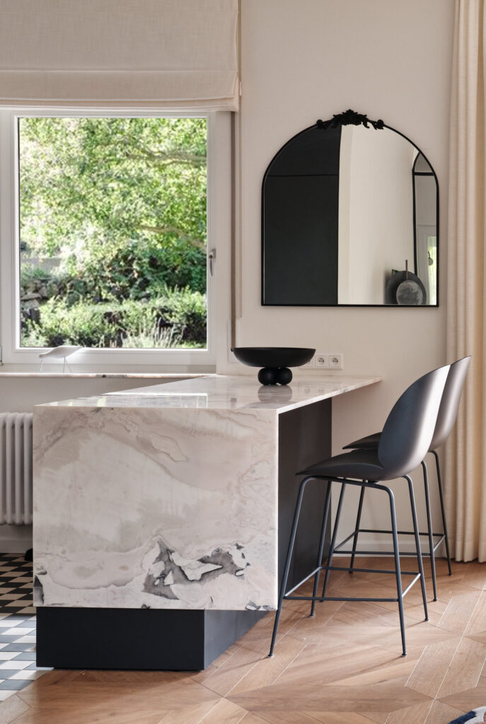 Archistory_Loft_Factory_fot.-Piotr-Gesicki-4-687x1024 Francuska elegancja i polski design! Warszawski apartament z prywatnym ogrodem