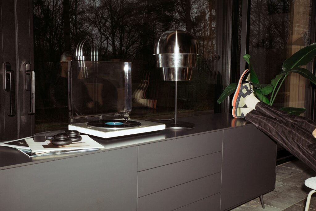 Fermo-meble-do-przechowywania-1-1024x683 Zmień małą przestrzeń w wygodne, stylowe miejsce