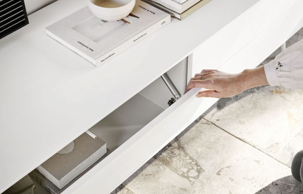 Fermo-meble-do-przechowywania-3-1024x657 Zmień małą przestrzeń w wygodne, stylowe miejsce