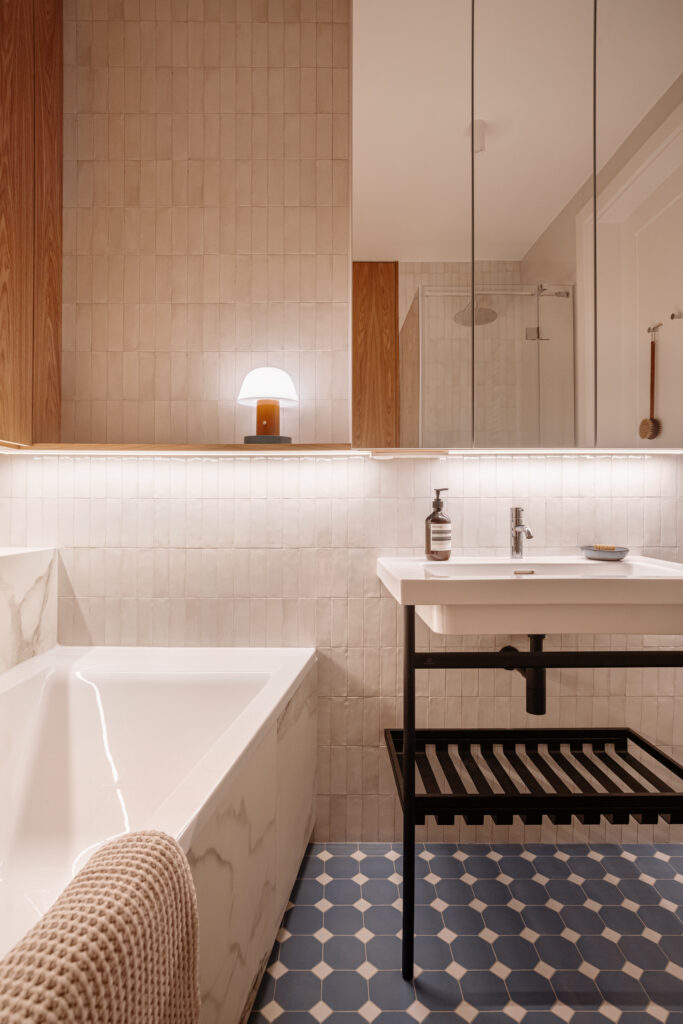 Hanna-Pietras-Architects_Foto_Kroniki_351-683x1024 Wnętrze z historią – nowy projekt Hanna Pietras Architects