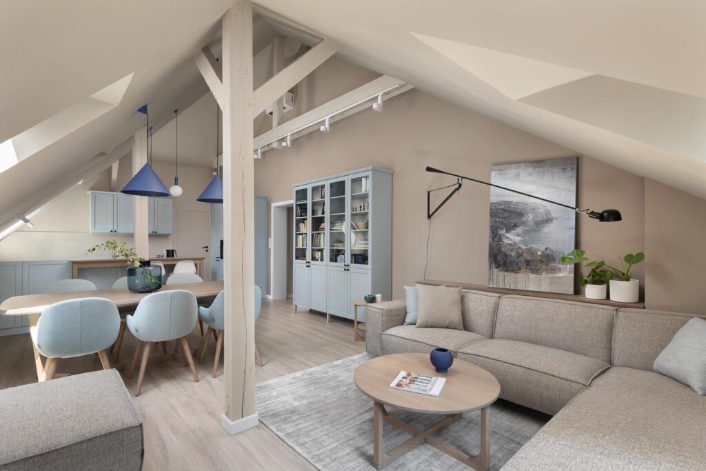 Mieszkanie-na-poddaszu_FABRYK-ART_AQForm_FOTO_Mikolaj-Dabrowski-10-1024x683 Jak prawidłowo oświetlić wnętrze? Radzi projektantka wnętrz Agata Ferenc z FABRYK-ART.