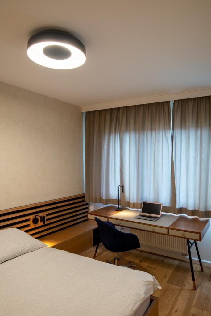 Projekt-Piotr-Kosydar_AQForm_Foto-Tomasz-Sapeta-4-684x1024 Biuro architektoniczne Piotr Kosydar i projekt kobiecego wnętrza