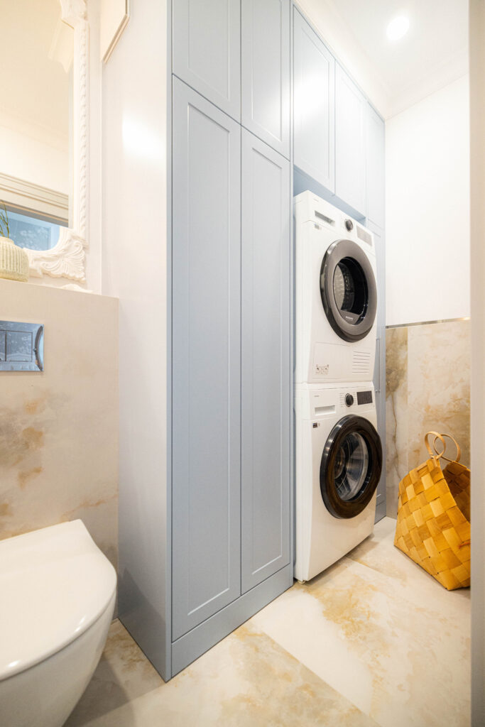 6J1A9788-683x1024 Stylowa przytulność z akcentami nowoczesnych błękitów