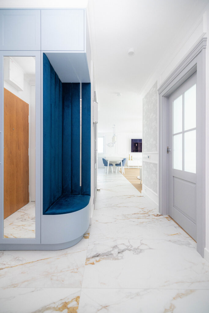 6J1A9807-683x1024 Stylowa przytulność z akcentami nowoczesnych błękitów