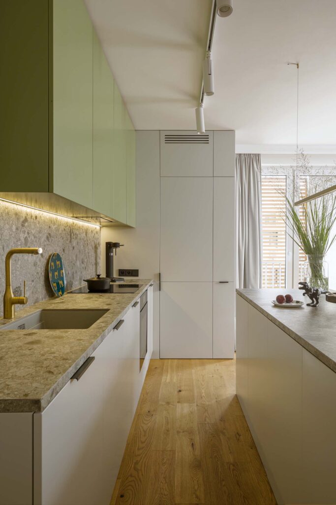 Archistory_Tilla_Architects_x_Gira-25-683x1024 Energetyczna mieszanka kolorów w podwarszawskim Brwinowie