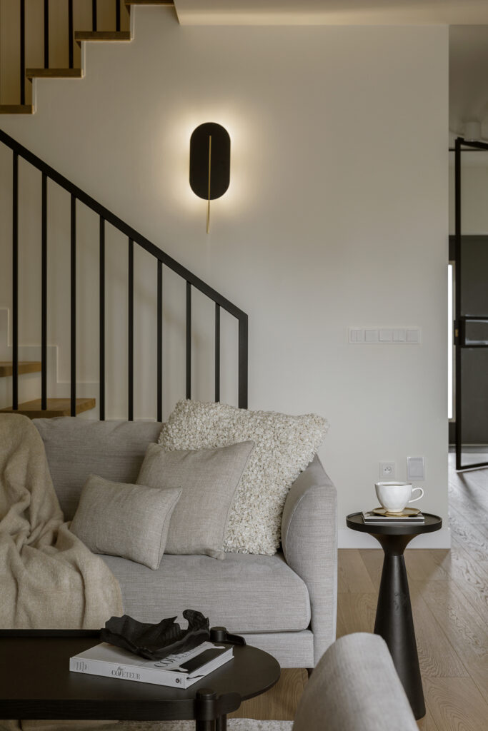 Archistory-arch.-Balicka-Design-x-Gira-fot.-Yassen-Hristov-30-683x1024 Dom zaprojektowany na bycie razem