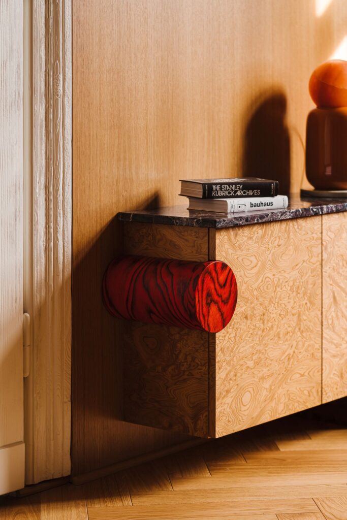 DSC08987-683x1024 Faktury, które budują emocje. Mokotowska kamienica w wersji high craft